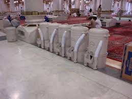 Mata airnya diyakini sebagai salah satu mukjizat nabi ismail as. Sejarah Dan Khasiat Istimewa Saat Meminum Air Zam Zam Umroh Com