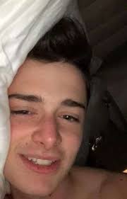 negocios miserables (Noah Schnapp Y Tú)