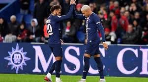 Kylian mbappé) е френски футболист, нападател, настоящ играч на фк пари сен жермен. Kilian Mbappe Mne Uzhe Pozdno Delat Kareru Kak U Messi Footboom