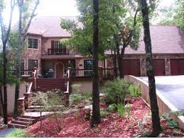 200 Barnes Lane Branson Mo 65616 Small House House Styles Real Estate
