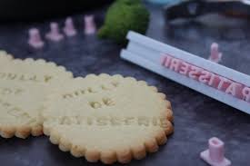 Biscuits Personnalises Avec Message Recette Biscuit Biscuit Personnalise Patisserie
