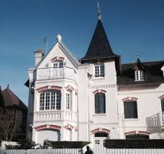 Appartement Tres Mignon Tout A Pied Apartments For Rent In Deauville Apartments For Rent House Styles Deauville
