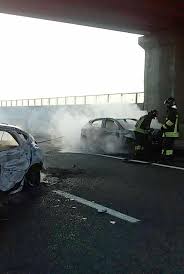 Furgone portavalori assaltato da rapinatori lungo l'autostrada 14, esattamente due chilometri dopo nessun ferito nell'assalto al portavalore. Nokdlyabvrabrm