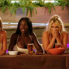 Love island bombshell brett staniland has left fans doing a double take after spotting an uncanny resemblance to lazy town's robbie rotten. 3rietrv9oh37tm