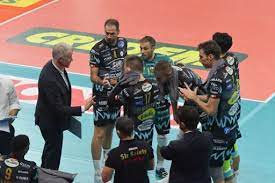 Vital heynen (12 haziran 1969 doğumlu) belçikalı voleybol teknik direktör ve eski voleybolcu, baş antrenör polonya erkek. Vital Heynen On Twitter I Just Said Goodbye To My Team I Repeated To Be Proud Of Them After A Great But Difficult Year My Come Back Team Deserves The Title We Prepared Yesterday And