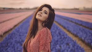 صور بنات الفيس بوك الجديدة girl flower field 4k صور بنات كيوت photo flower field couple photos