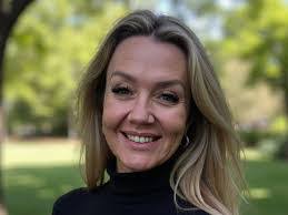 Cecilia Harvey's Instagram, Twitter & Facebook