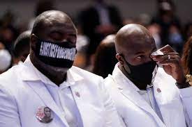 George floyd's younger brother, philonise, says during his funeral that everyone knows who his brother is now, and that he will change the world. Family Members Dignitaries Honor George Floyd At Funeral Service In Houston Abc News