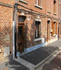 Passage de cable en facade. Fibre En Aerien Et Boitiers Sur Facades Abonne