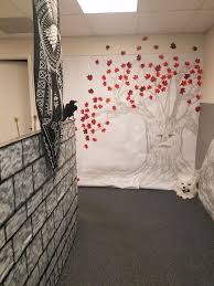 Game Of Thrones Office Decorations Winterfell House Of Starks Weirwood Tree Game Of Thrones Decor Halloween Office Party Decor