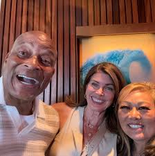 CELEBRITY SITING! We were thrilled and honored that NFL Legend Ronnie Lott  and his wife Karen and friends joined us for dinner! They were incredibly  kind and allowed us permission to post