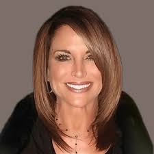 Leanne Sievers's Instagram, Twitter & Facebook