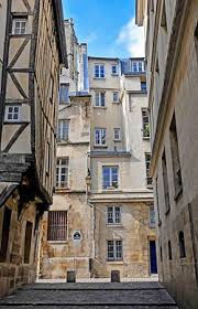 A Street In Le Marais Paris We Spent Sunday There As Shops And Restaurants Are Open On Sunday French Architecture Marais Paris Paris