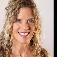 Leslie Hash's Instagram, Twitter & Facebook