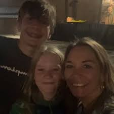 oopsitshollie (@oopsitshollie)