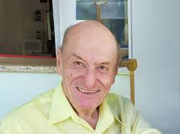 Amigos e familiares se despedem do empresário Sergio Marcon