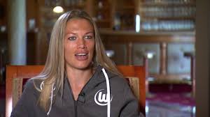 Dr'ol de dam avec lara dickenmann. Lara Dickenmann Wir Haben Klein Angefangen Spater Sprach Man International Uber Die Schweiz Youtube