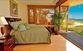 Huge selection of designer coastal décor, bedding, lighting, & more. 20 Tropical Home Decorating Ideas Charming Hawaiian Decor Theme Asian Home Decor Hawaiian Homes Hawaiian Decor