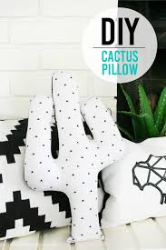 Crochet cactus pillow blog post: Diy Cactus Pillow