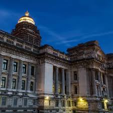 El palacio de justicia está así desde hace décadas, debido a su peso y a los terrenos tan pantanosos de bruselas debe estar apuntalado. El Palacio De Justicia De Bruselas Y Su Espectacular Mirador Visit Brussels