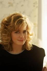 Were you an Elisabeth Shue fan in the 80s? I was, still am. An original  crush. She was in a number of well known movies in the decade... The Karate  Kid Link