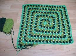 Ich gehe mit den andern. Endlose Granny Square Decke Bennelle