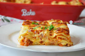 Fakat lazanya'yı damak tadınıza uygun ıspanaklı, mantarlı, deniz mahsullü ya da tavuklu bir çok farklı tarif ile de hazırlayabilirsiniz. Kiymali Lazanya Tarifi Yaseminin Mutfagindan Pratik Yemek Tarifleri