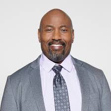 Everett Steele's Instagram, Twitter & Facebook