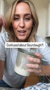 Cinnamon Roll Wreath🎄Make your Cinnamon Rolls even more festive by turning  them into a pull-apart wreath! Perfect for Holiday celebrations!🎄👉🏼Click  here for the recipe:  https://thatbreadlady.com/christmas-morning-cinnamon-roll-wreath/