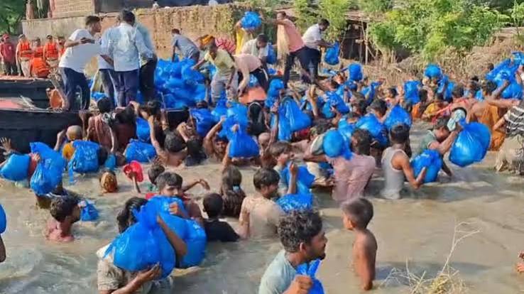 Malda flood victims scramble for supplies as relief reaches Bhutni - The Statesman