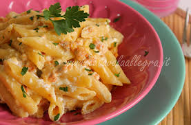 Tutte le ricette con la salsiccia non sono light perché si tratta di un ingrediente abbastanza grasso. La Tavola Allegra Penne Rigate Con Salsiccia Ricotta Fresca E Zafferano