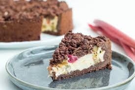 Ein einfacher rührkuchen mit schokostreuseln und jeder menge kirschen. Rhabarber Streuselkuchen Tortchen Made In Berlin