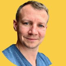 80% of LinkedIn is networking backwards 🤷🏻‍♀️