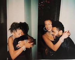 A source told the outlet that bella and abel have split. bella is prepping for her fashion week commitments and abel is working on his music and his upcoming acting debut. the source explained that their traveling schedules. Cie Bella Hadid Tunjukkan Bukti Makin Cinta Kepada The Weeknd Dewiku Com