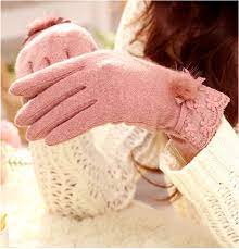 Avec un excellent maintient au poignet grâce à leur bord côte. Gants Hiver En Laine Pour Femme Avec Dentelle Et Pompom