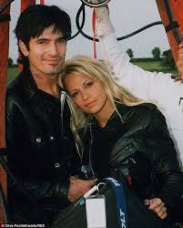 Track tommy lee tour dates and get ticket price alerts at stereoboard! Motley Crue S Tommy Lee Steps Out In Exact Same Ensemble As Day Before In 2021 Pam Anderson Tommy Lee Pam And Tommy Tommy Lee