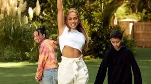 Публикация от jennifer lopez (@jlo) 25 дек 2019 в 4:22 pst. Jennifer Lopez Talks Daughter Emme S New Book And Her New Family Dance Challenge Gma