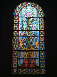 Vitrail De L Eglise Saint Pierre Les Vans Ardeche Datant De 1899 Et Realise Par Thomas Maitre Verrier A Valence Vitrail Maitre Verrier Eglise Saint Pierre