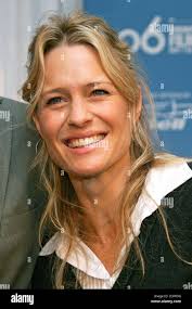 Robin Wright Penn attends a press conference for her new film 'Breaking and  Entering' at the International Film Festival in Toronto, Canada, Wednesday,  13 September 2006. Photo: Hubert Boesl Stock Photo