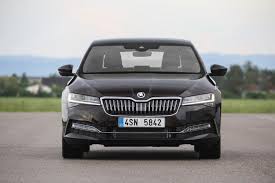New Skoda Superb Facelift To Reach Indian Showrooms In May 2020 Skoda Superb Skoda Skoda Auto
