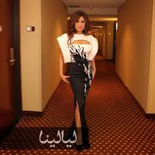 صور أجمل فساتين نجوى كرم بتوقيع نيكولا جبران في حفلات الصيف موقع ليالينا Dresses Fashion Design Fashion