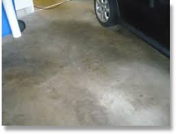 Man stellt das fahrzeug nach starkem regen, oder gar mit schneerückständen in die. Schimmel In Der Garage Feuchtigkeit Einfach Rausluften