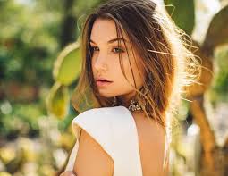 Self Portrait Photography Ideas by Julia Trotti