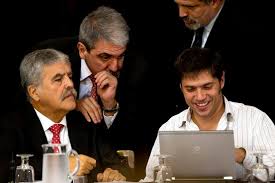 El gobernador bonaerense axel kicillof hizo un primer balance de su gestión al frente de la provincia y consideró que es excelente, dadas las circunstancias. El Joven Y Polemico Cerebro Keynesiano Detras De La Nacionalizacion De Ypf Wsj
