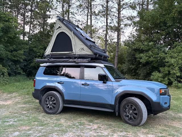 Toyota Land Cruiser rooftop tent installation