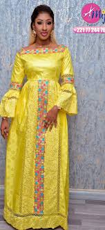 Robes de mariée africaine robe africaine mariage model pagne africain mode africaine bazin robe africaine moderne modele tenue africaine couture africaine femme robe en pagne africain robe africaine tendance. 2020 Jeune Femme Model Bazin Robe 2019 Epingle Par Amy Ndao Sur Bazin Pinterest Mode Africaine