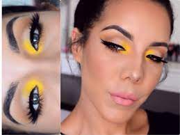 Maquillaje Amarillo Atrevido Para El Verano Maquillaje Amarillo Maquillage De Ojos Maquillaje De Ojos Colorido