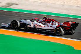Enter the world of formula 1. Legalabb Fel Orat Csuszik Az F1 Es Idomero Kezdese F1vilag Hu