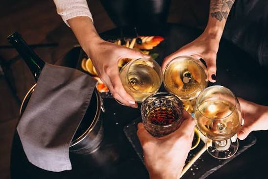 Consumi: in Europa cala l'alcol, boom di energy drink