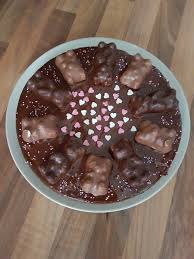 Gateau Au Yaourt Nappage Chocolat Et Petits Nounours Guimauve Idee Gateau Nappage Chocolat Nounours Guimauve